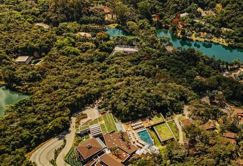 Refúgio ou Moradia? Por que o “Novo Luxo” é viver conectado à natureza